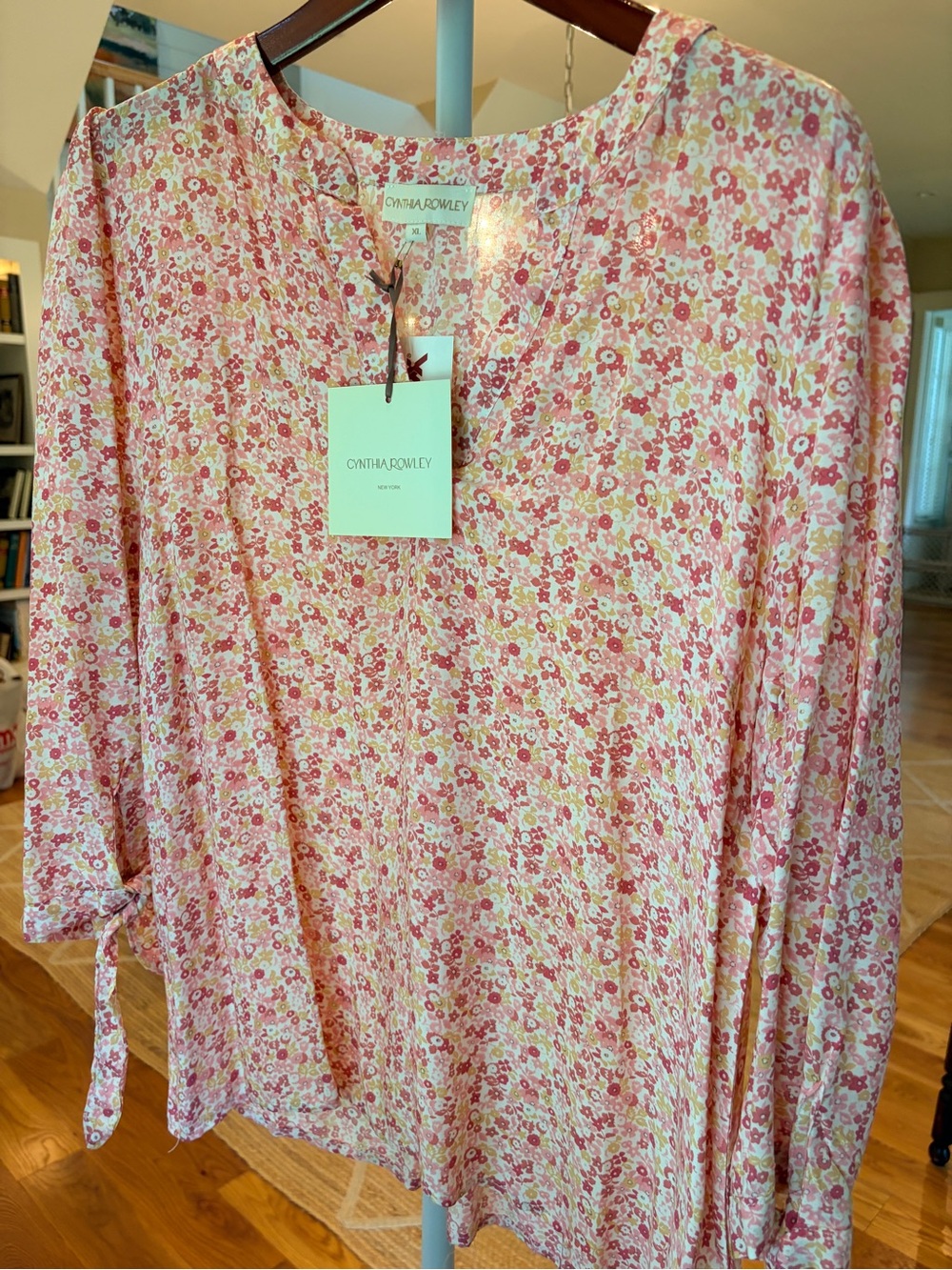 NWT CYNTHIA ROWLEY SIZE XL Pink Floral V-Neck Tie-Sleeve Blouse